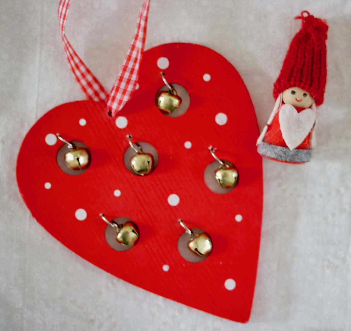 the heart knows goodness with these Finnish heart shaped xmas ornaments